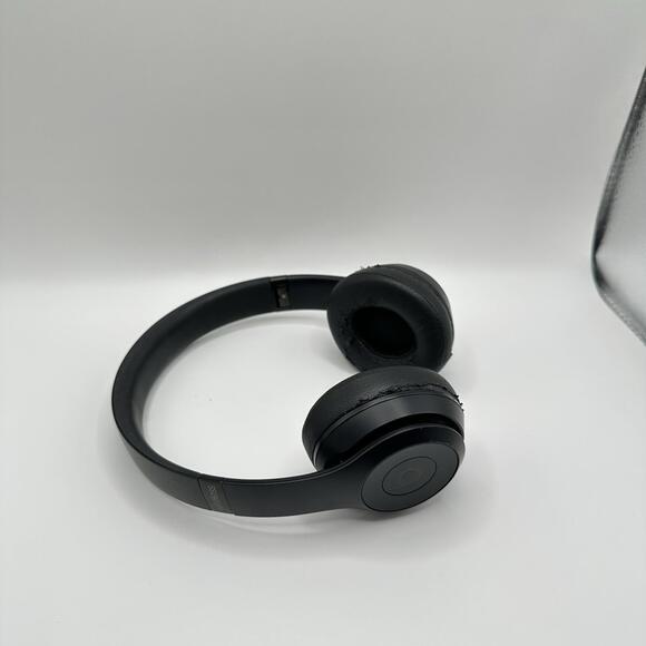 Beats by Dr. Dre Solo3 Bluetooth Wireless On-Ear Headphones - Black - Picture 6 of 9